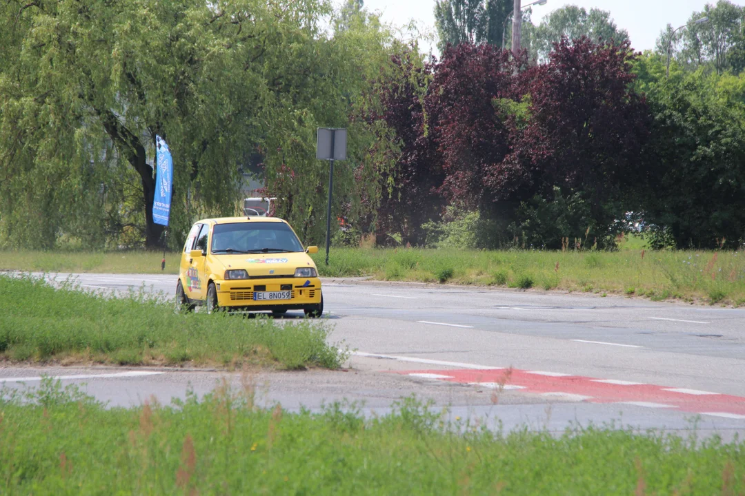 Gaz do dechy! Rajdowcy dali czadu na ulicach Łodzi