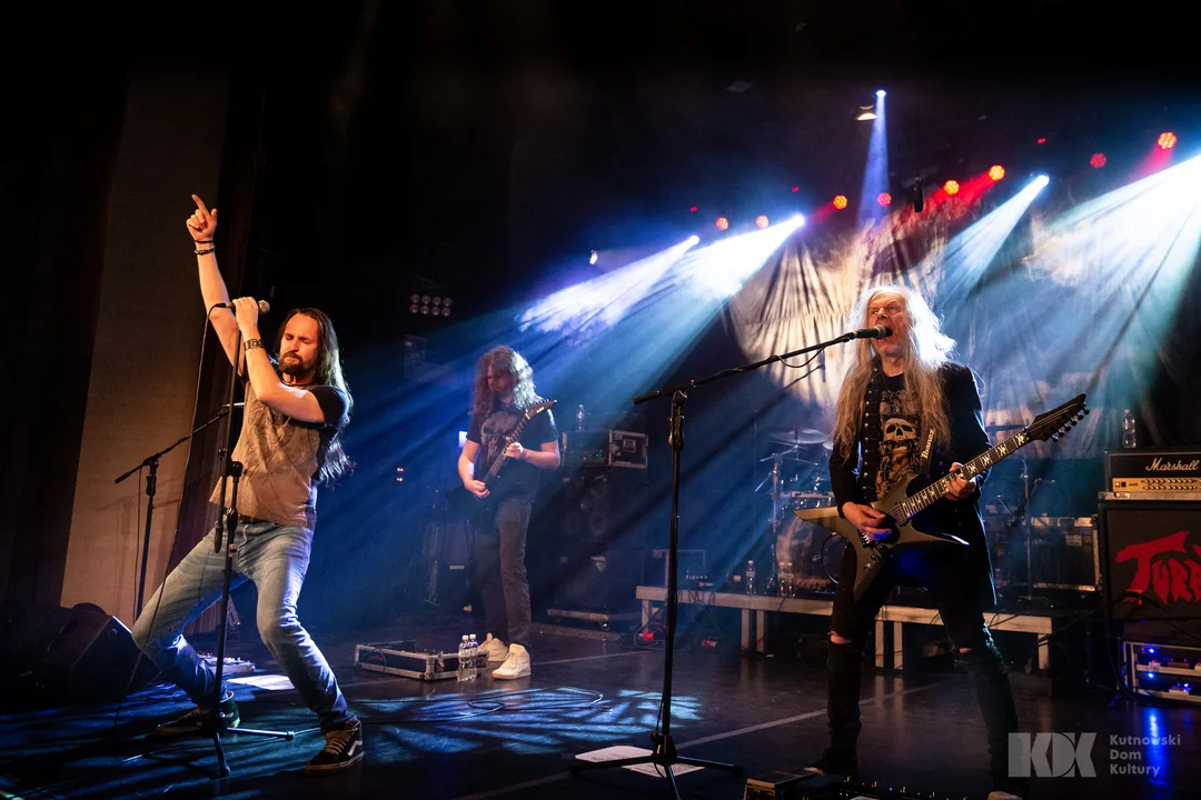 Scena rozgrzana do czerwoności. Ikony polskiego metalu zagrały w Kutnie! (ZDJĘCIA) - Zdjęcie główne