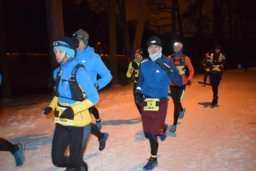 Nocny maraton po Lesie Łagiewnickim. Na starcie nie zabrakło mieszkańców Piątku [ZDJĘCIA] - Zdjęcie główne