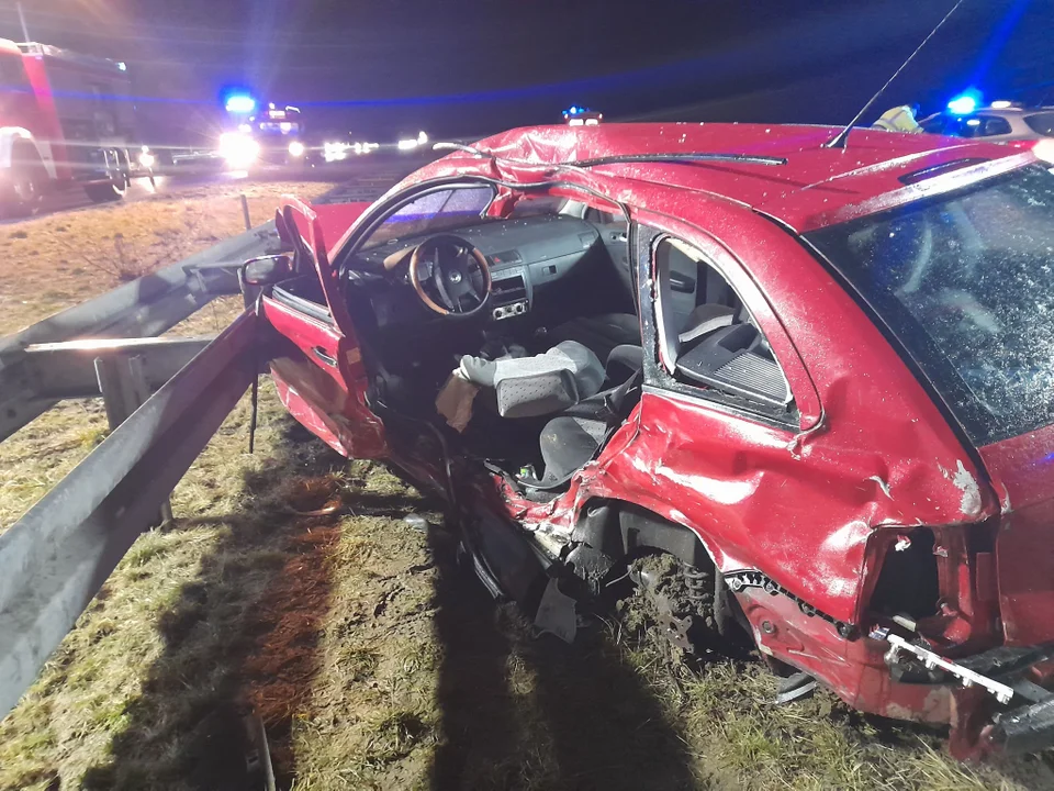 Groźny wypadek na autostradzie A1 niedaleko Łodzi. Jezdnia w kierunku Gdańska jest całkowicie zablokowana! - Zdjęcie główne