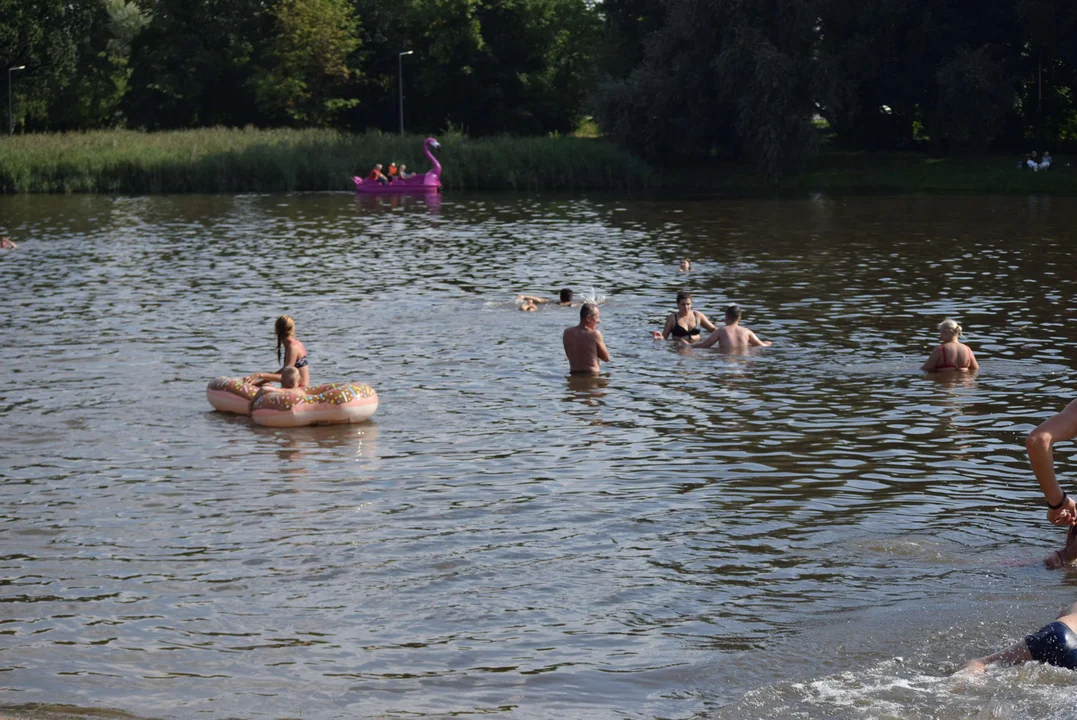 Łodzianie wypoczywają na Stawach Jana