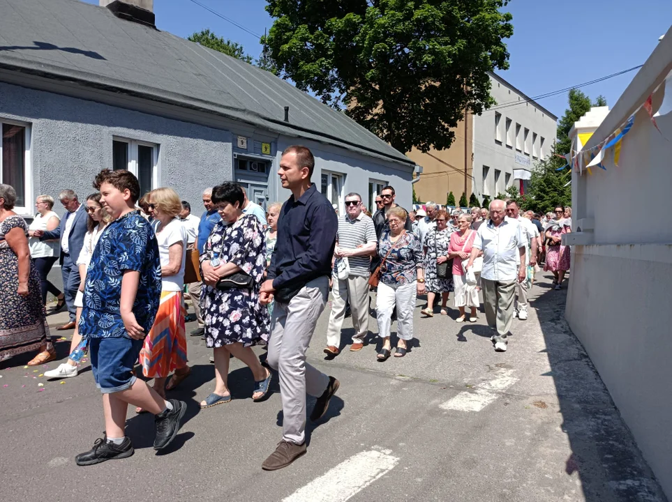 Ulicami Zgierza przeszły procesje Bożego Ciała.