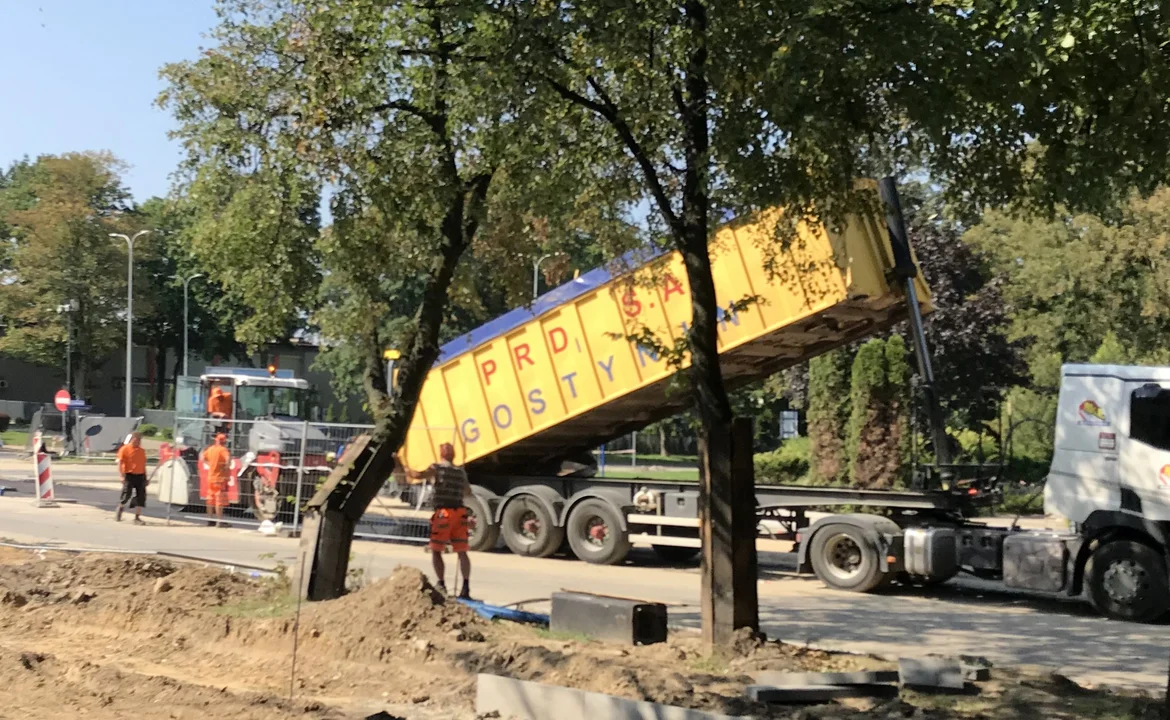 Remont ul. Łukasiewicza. Zamieszanie i zdziwienie kierowców na skrzyżowaniu z Kobylińskiego [ZDJĘCIA] - Zdjęcie główne