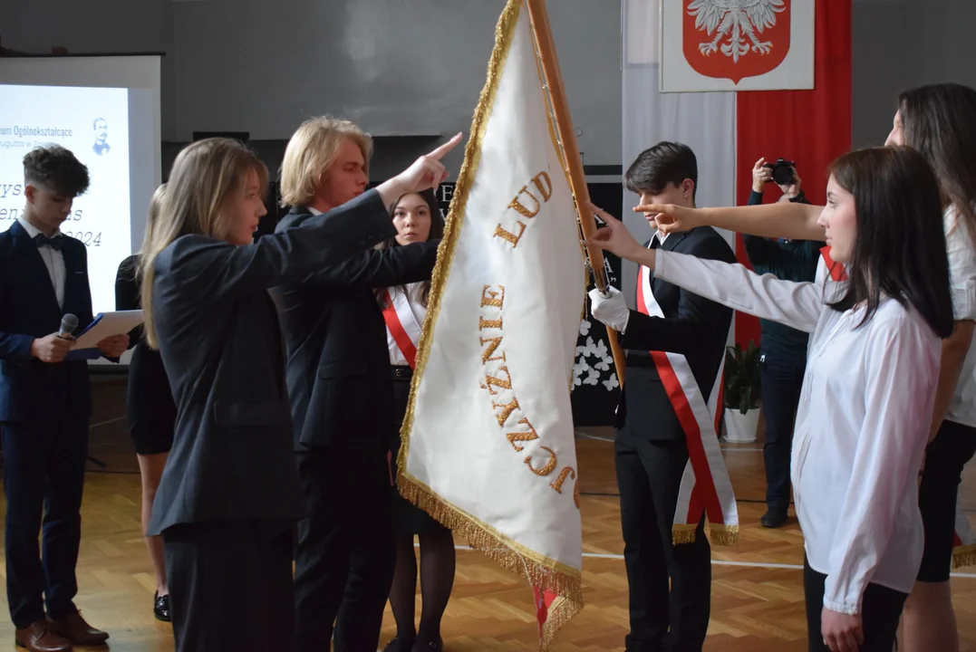 Pożegnanie maturzystów z Samorządowego Liceum Ogólnokształcące im. Romualda Traugutta w Zgierzu