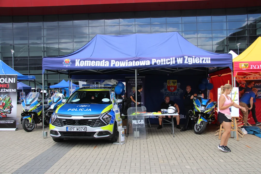 Piknik rodzinny "Bezpieczne Wakacje z Mundurem" pod Atlas Areną