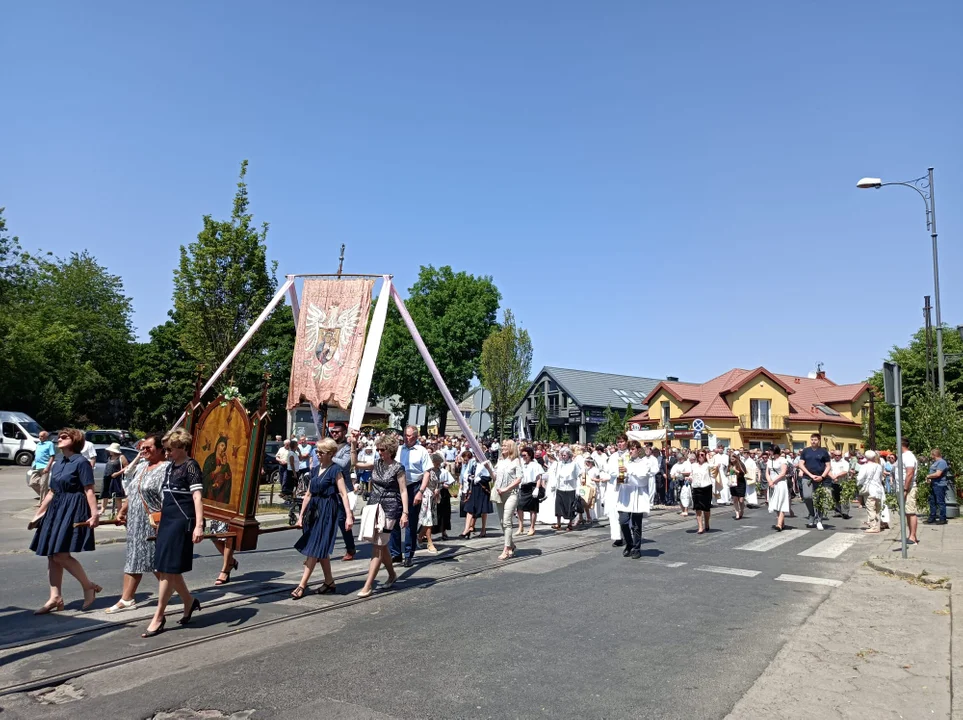 Ulicami Zgierza przeszły procesje Bożego Ciała.