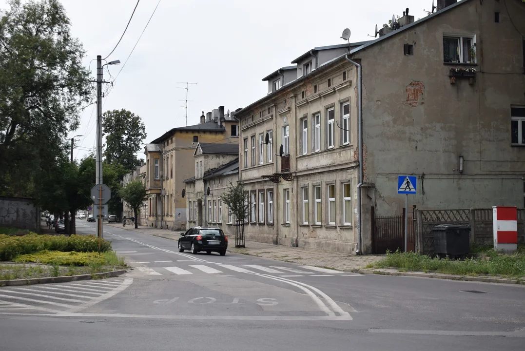 Rusza generalny remont ulicy Dąbrowskiego w Zgierzu. Obejmie skrzyżowanie z ul. 1 Maja [ZDJĘCIA] - Zdjęcie główne