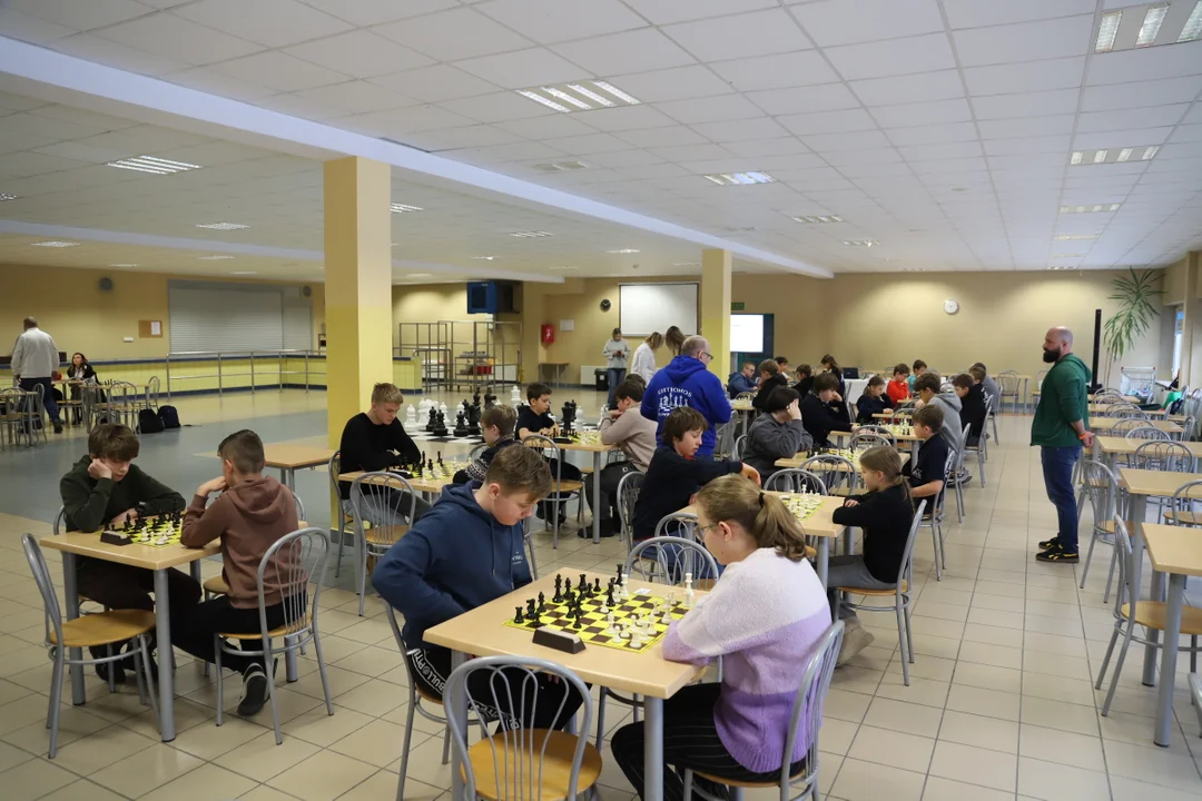 Młodzież jak Jan-Krzysztof Duda czy Magnuss Carlssen. W Płocku odbył się III powiatowy turniej szachowy [ZDJĘCIA] - Zdjęcie główne