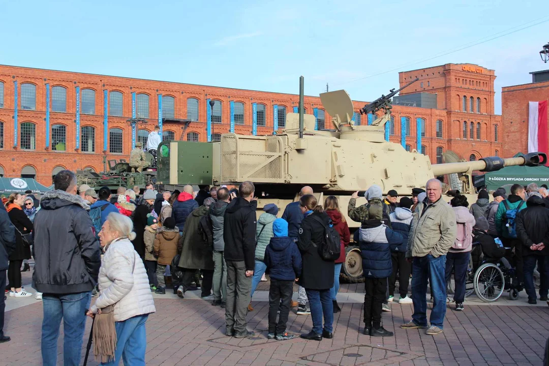 Święto Niepodległości przed Manufakturą