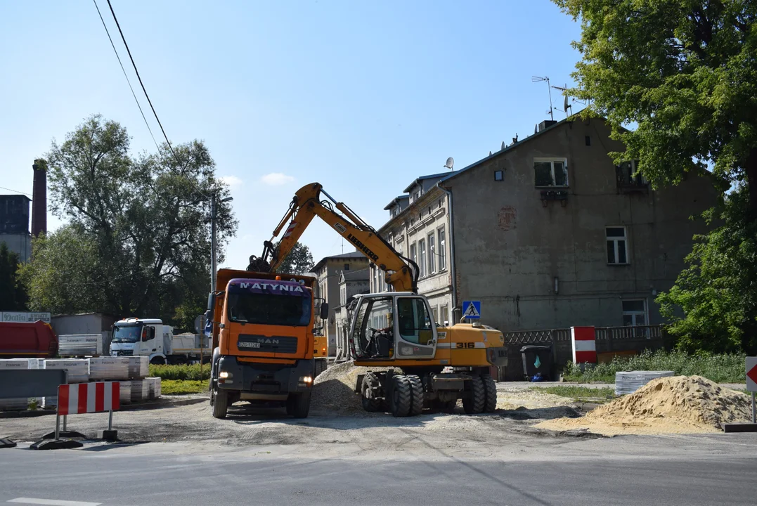 Ulica Dąbrowskiego w Zgierzu nabiera kształtów. Jak idą prace? [ZDJĘCIA] - Zdjęcie główne