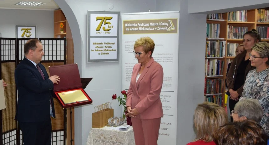 Huczne urodziny zelowskiej biblioteki. Powstała dokładnie 75 lat temu [FOTO] - Zdjęcie główne