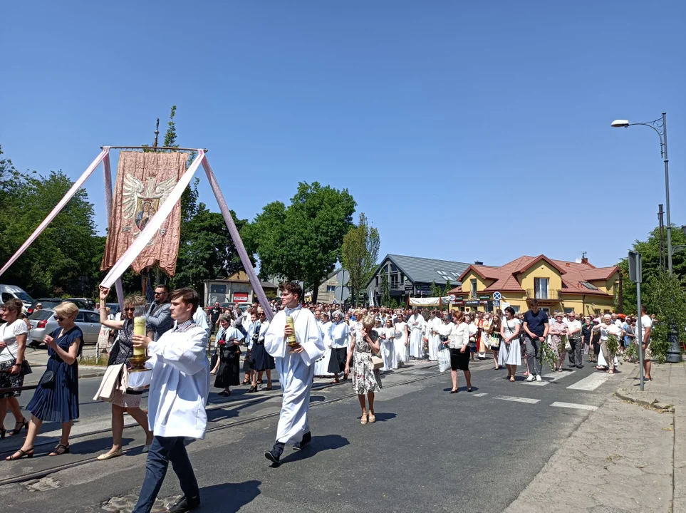 Ulicami Zgierza przeszły procesje Bożego Ciała.