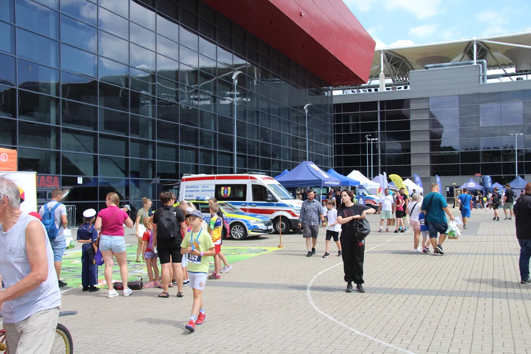 Piknik rodzinny "Bezpieczne Wakacje z Mundurem" pod Atlas Areną