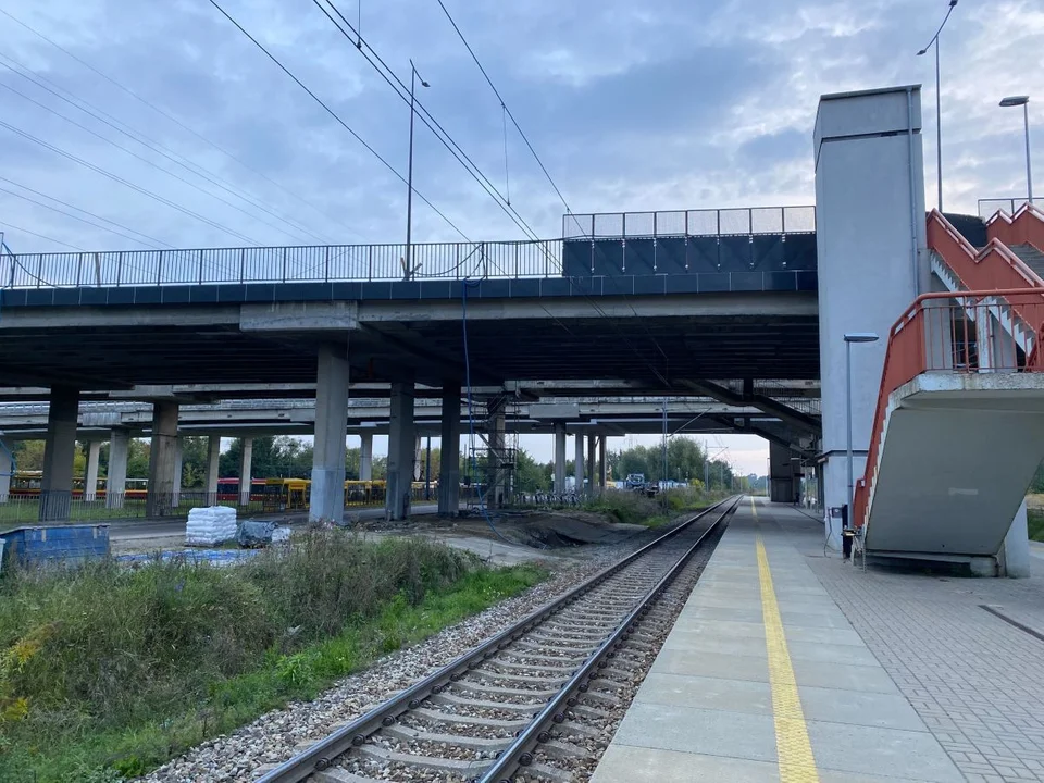 Stacja Łódź Dąbrowa w czasie remontu wiaduktów