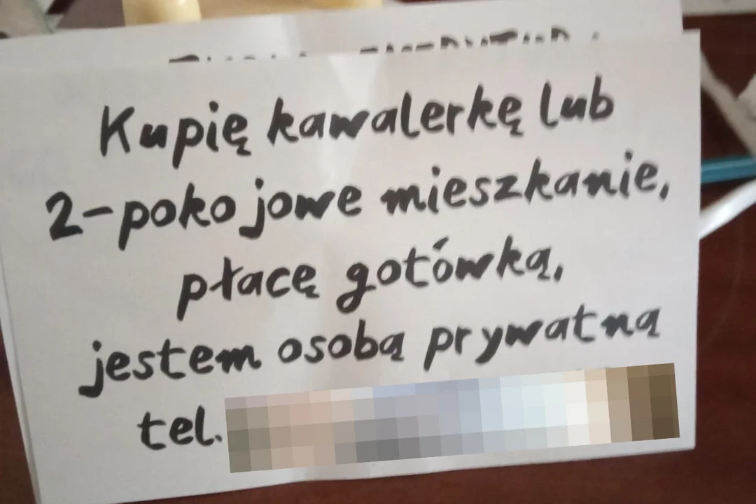 Karteczki w skrzynkach. Wyglądają niewinnie ale czym tak naprawdę są?