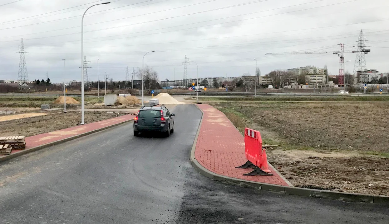 Łącznikiem od ul. Granicznej w Płocku już śmigają auta do miniobwodnicy. Na razie nieoficjalnie [ZDJĘCIA] - Zdjęcie główne