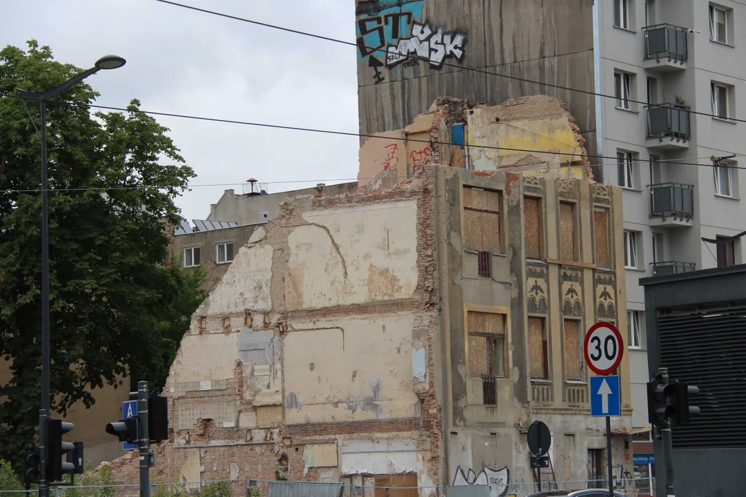 Zniknie straszydło przy dworcu Fabrycznym. Zobacz, jak zmieni się to miejsce [ZDJĘCIA]