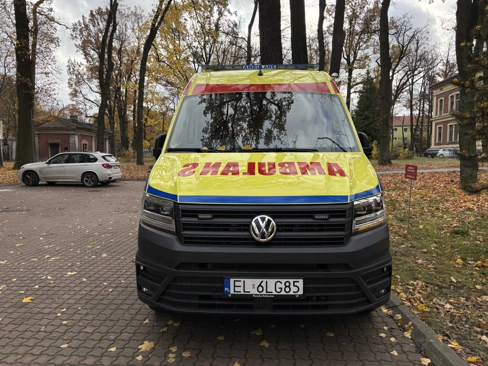 Szpital przy ul. Milionowej w Łodzi z nowym ambulansem