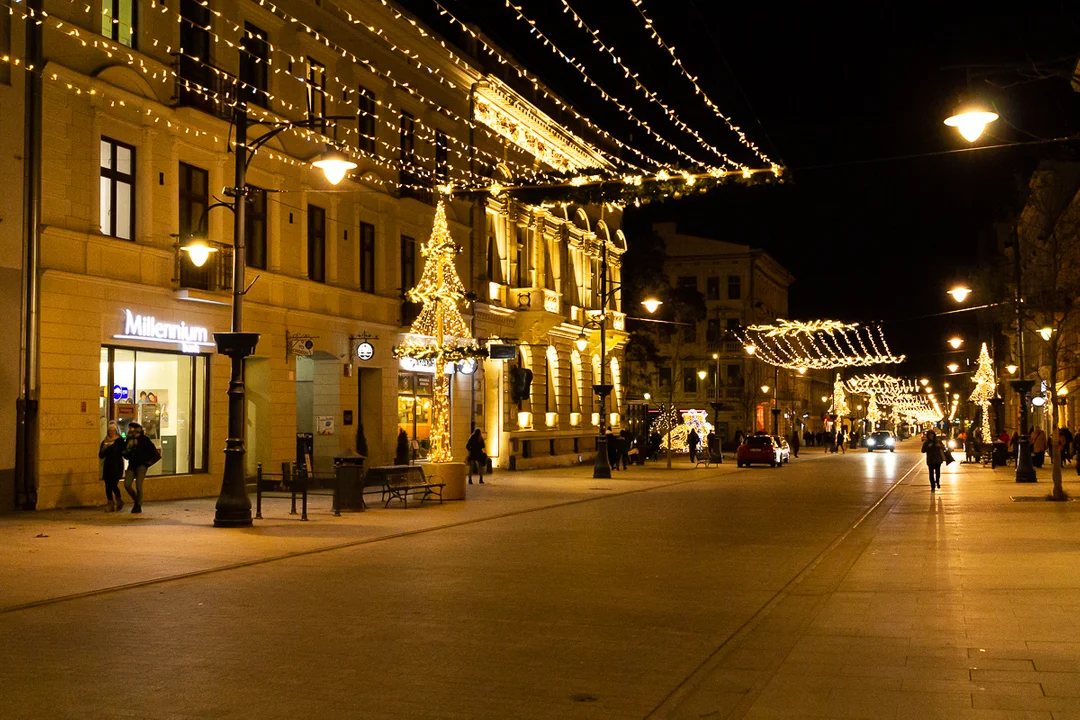 Świąteczna iluminacja na ul. Piotrkowskiej