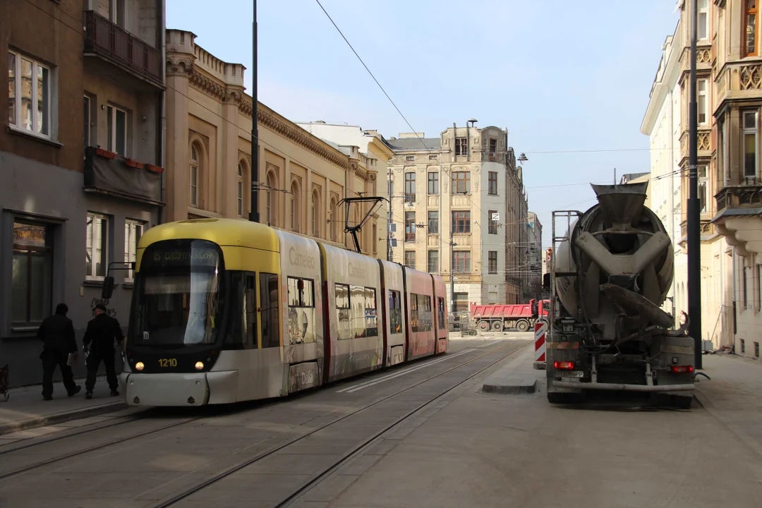 Ulica Legionów w Łodzi - tramwaje mają tutaj problem z przejazdem