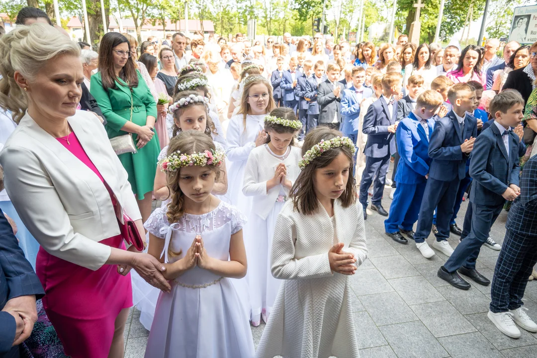 Pierwsza komunia św. w kościele św. Jakuba Apostoła [ZDJĘCIA] - Zdjęcie główne