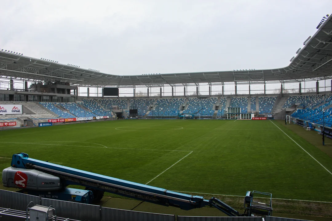 Stadion będzie kosztował więcej. Powstały m.in. nowe loże, z ziemią zrównano korty tenisowe - Zdjęcie główne