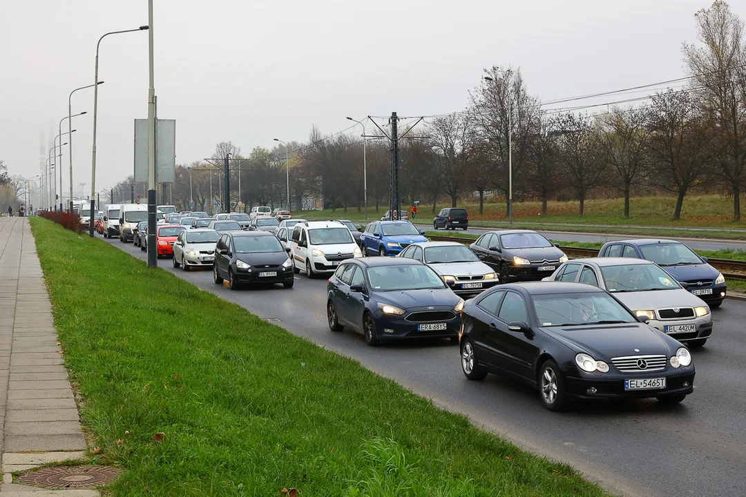 Korki na al. Włókniarzy w Łodzi