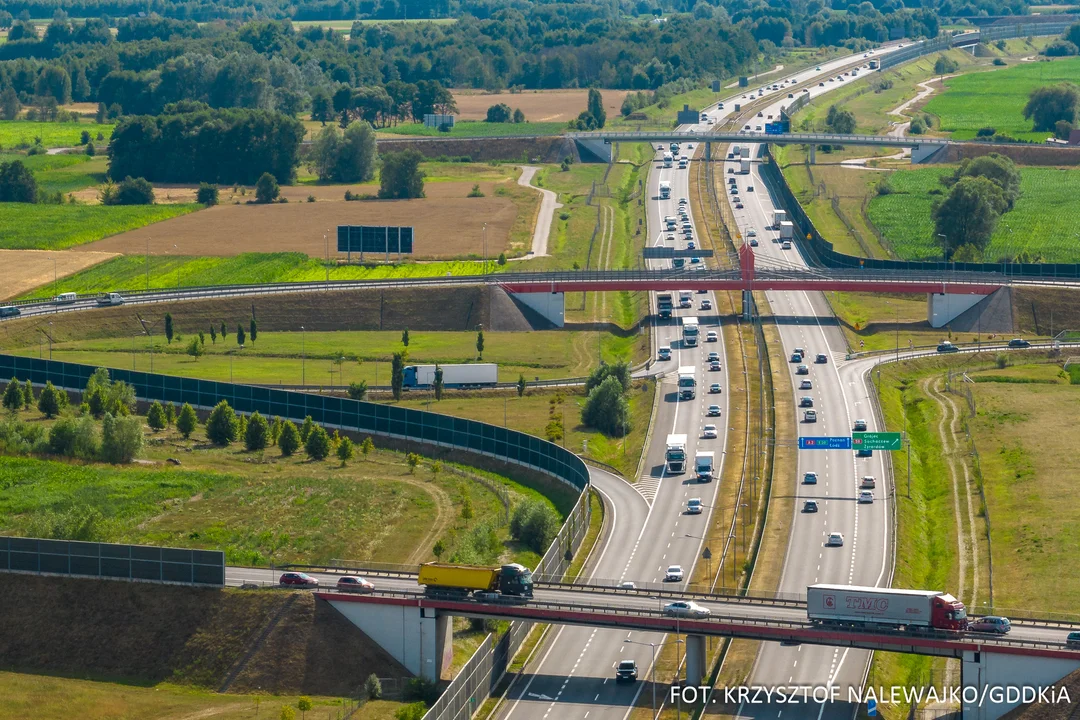 Drogi ekspresowe i autostrady w województwie łódzkim z lotu ptaka