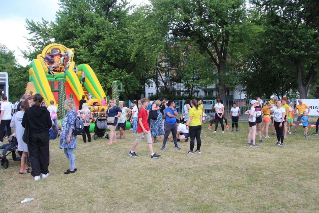 Piknik rodzinny fundacji „Daj piątaka na dzieciaka” na Bałutach