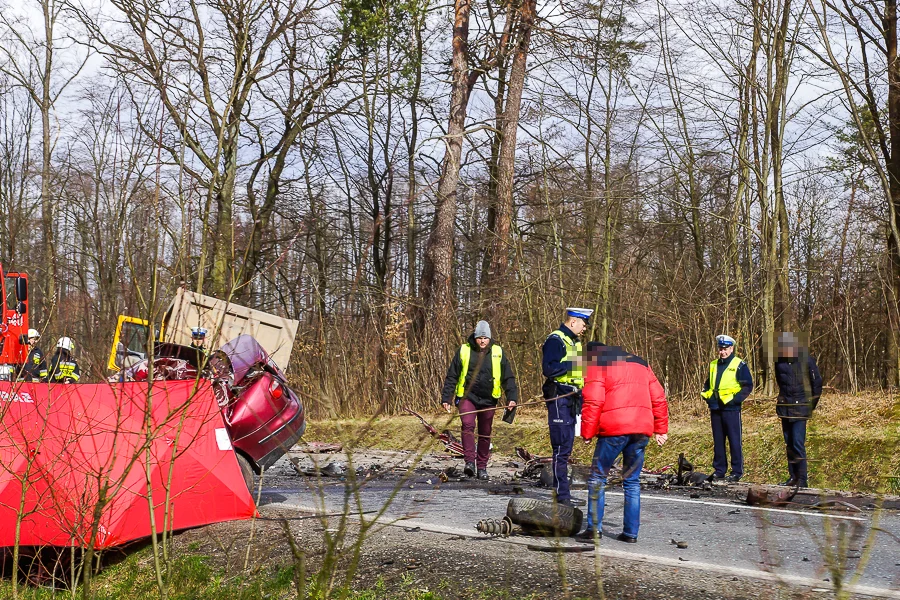 Do groźnego wypadku doszło, na ważnej drodze, pomiędzy Pabianicami a Bełchatowem.