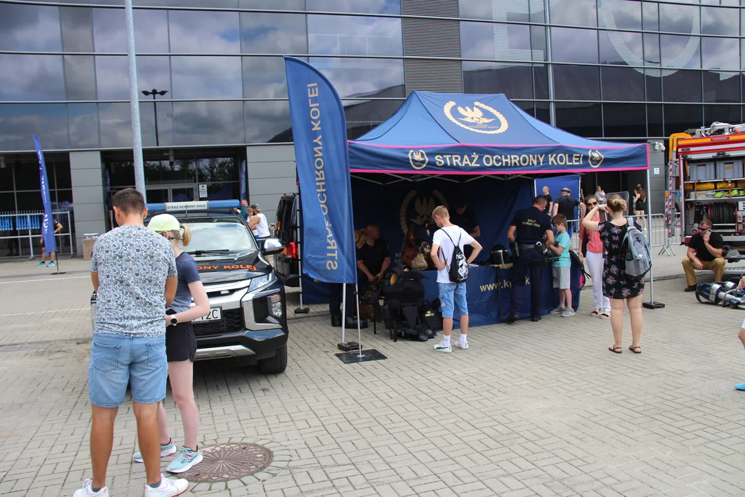 Piknik rodzinny "Bezpieczne Wakacje z Mundurem" pod Atlas Areną