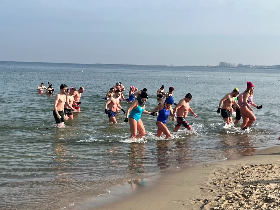 Niedzielne morsowanie i zumba w Brzeźnie