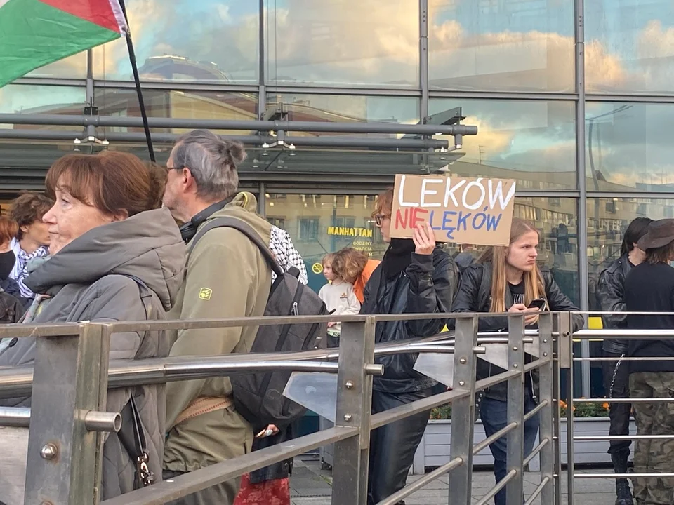 Kilkaset osób pod Manhattanem w geście solidarności z Gazą