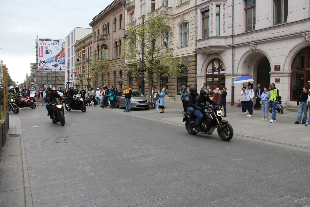 Wielka parada motocyklowa na ulicy Piotrkowskiej w Łodzi