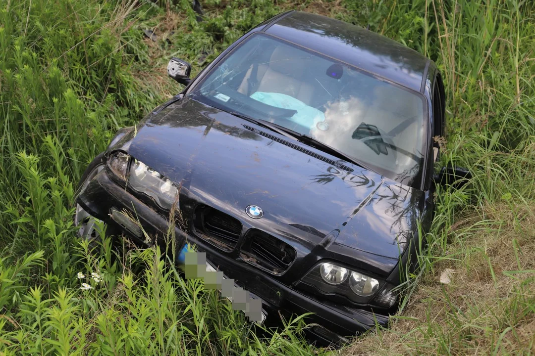 Obcokrajowiec nie opanował mocy swojego BMW. Co się stało wczoraj w Kutnie? [ZDJĘCIA] - Zdjęcie główne