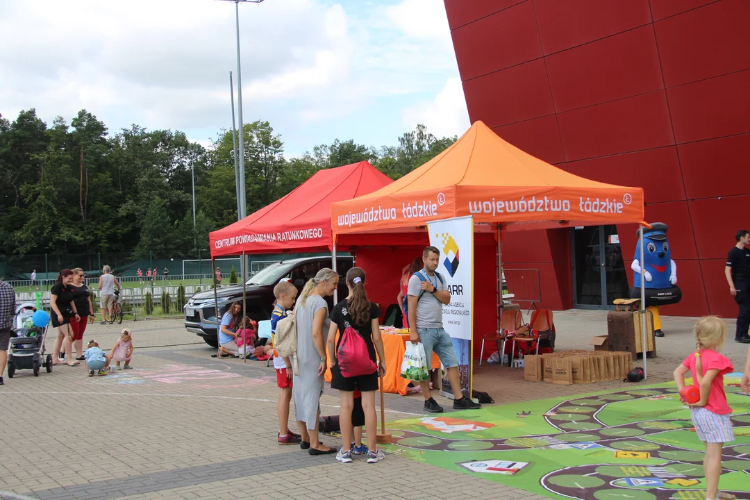 Piknik rodzinny "Bezpieczne Wakacje z Mundurem" pod Atlas Areną