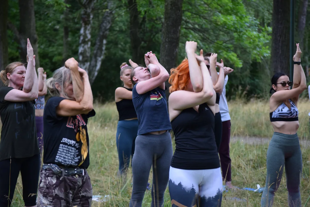 Joga w parku na Zdrowiu