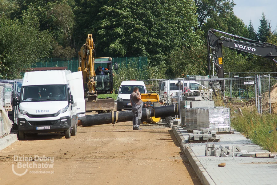 Nowa droga w Bełchatowie nabiera kształtów. Zobacz, jak przebiegają prace [FOTO] - Zdjęcie główne