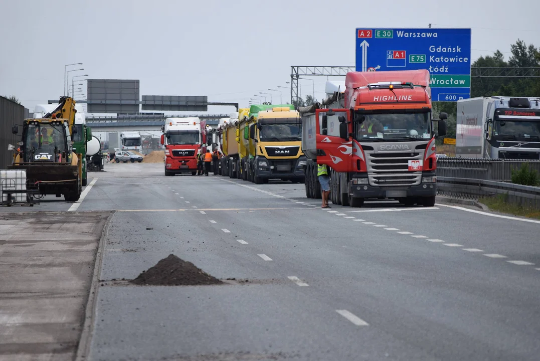 Ruszył drugi etap remontu na trasie A2. Utrudnienia dla kierowców na odcinku Łódź Północ – Stryków [zdjęcia, wideo] - Zdjęcie główne