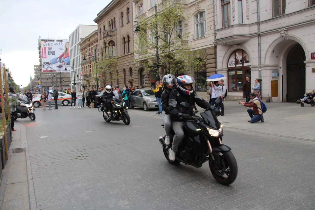 Wielka parada motocyklowa na ulicy Piotrkowskiej w Łodzi