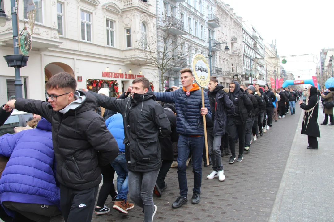 Polonez dla Łodzi 2024 na ul. Piotrkowskiej w Łodzi