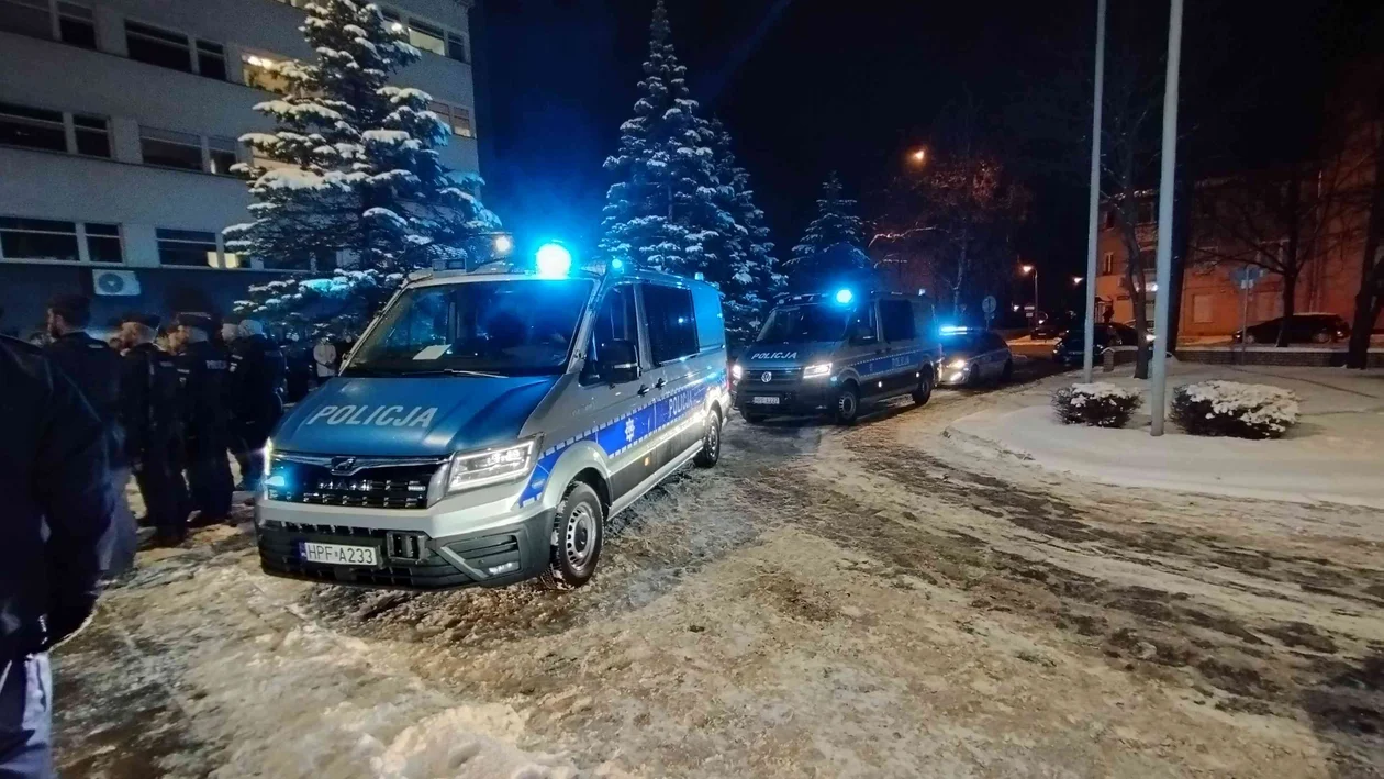 Hołd dla zmarłych policjantów z Wrocławia. W Łodzi i w wielu innych miastach zawyły syreny [ZDJĘCIA] - Zdjęcie główne