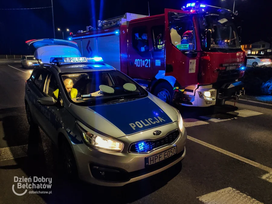 Groźny wypadek przy bełchatowskim rondzie. Kobieta trafiła do szpitala [FOTO] - Zdjęcie główne