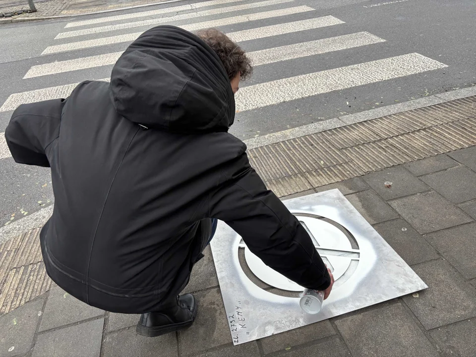 Przy łódzkich przejściach dla pieszych pojawiły się nowe piktogramy