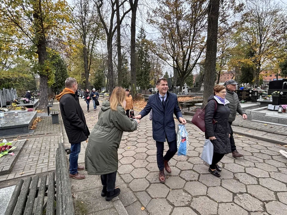 Stary Cmentarz w Łodzi podczas Wszystkich Świętych 2024