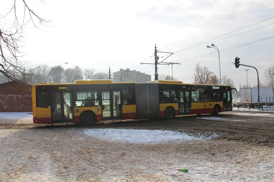 Przystanek Piotrkowska - plac Niepodległości w Łodzi i pętla autobusowa