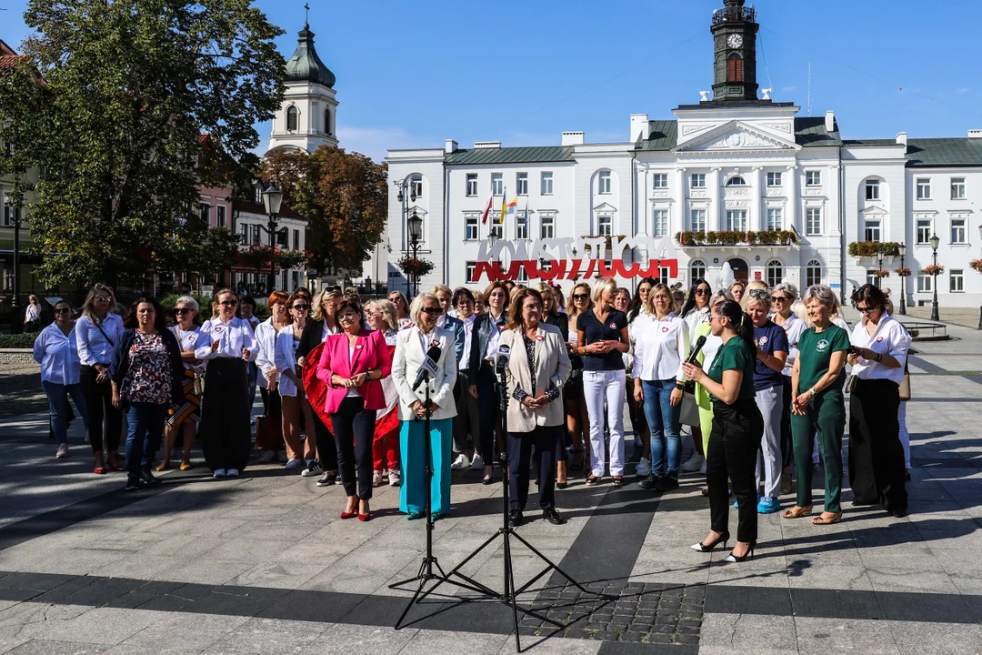 Koalicja Obywatelska w Płocku zachęcała kobiety do pójścia na wybory. - Kobiety muszą iść na wybory [ZDJĘCIA] - Zdjęcie główne