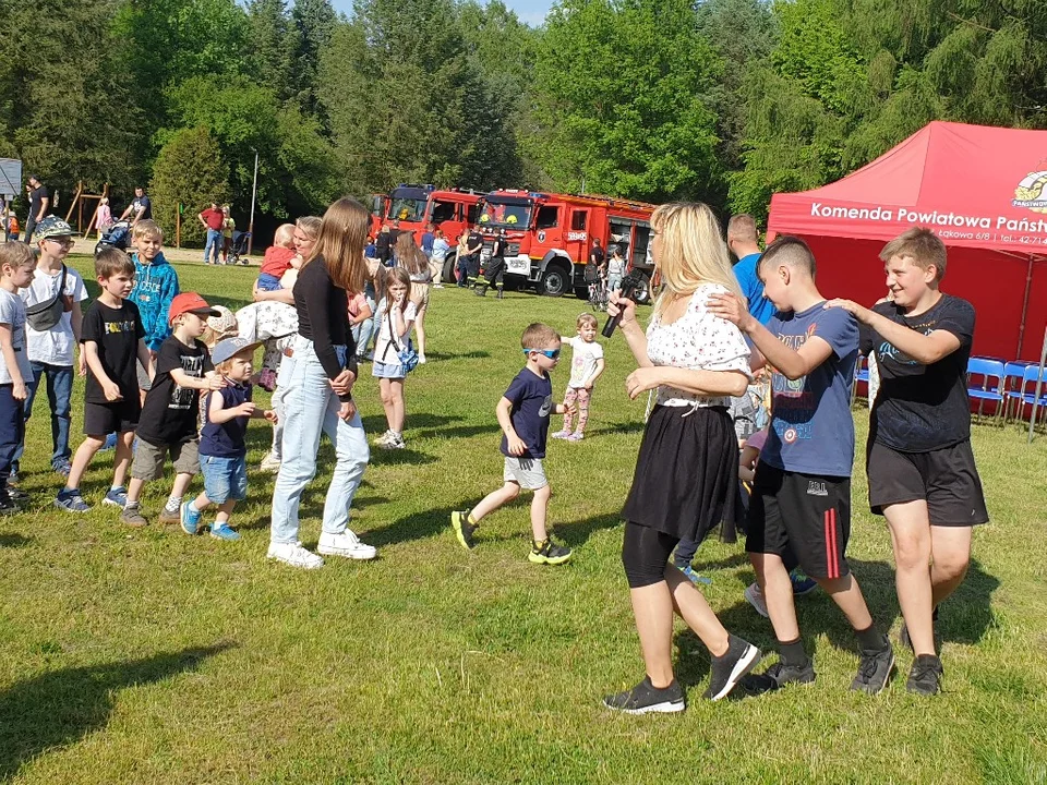 Piknik Strażacki w Dzierżąznej pod Zgierzem. Piękna pogoda i mnóstwo atrakcji, muzyki i dobrego jedzenia [zdjęcia]