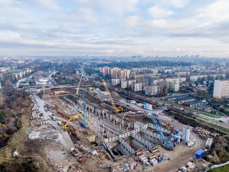 Budowa przystanku kolejowego Łódź Koziny widziana z lotu ptaka