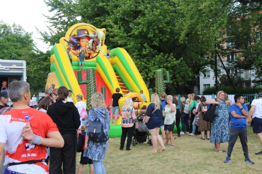 Piknik rodzinny fundacji „Daj piątaka na dzieciaka” na Bałutach